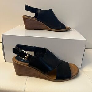 Sofft Gabella black wedge sandal size 7 US women’s.